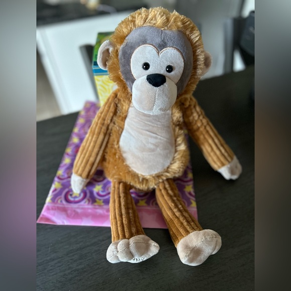Scentcy Buddy Orangutan & Baby Unicorn - Picture 4 of 5